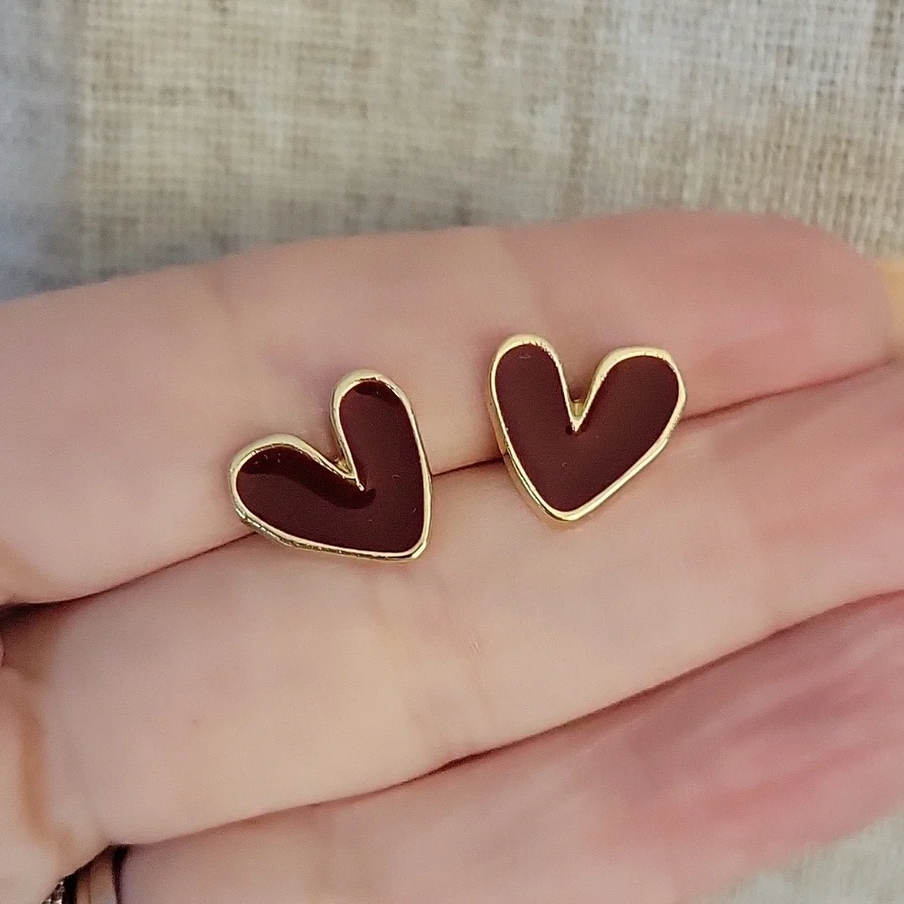 BURGUNDY HEART STUD EARRINGS - Picture 3 of 7